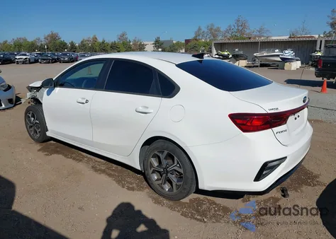 2021 Kia Forte Lxs z USA, uszkodzony, nr VIN 3KPF24AD8ME374978